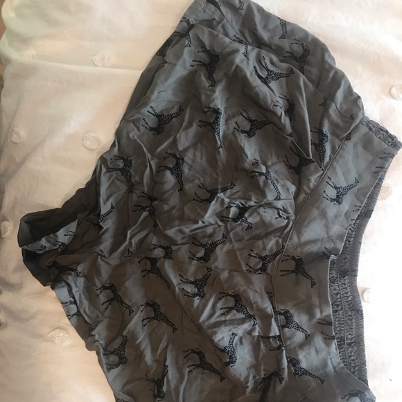 Giraffe Flowy Shorts ☀️ worn once - Picture 4 of 5